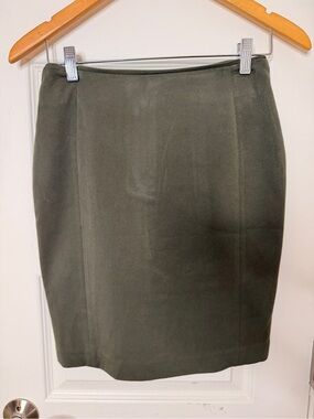 H&M Olive Green Pencil Skirt - Sleek Tailored Style